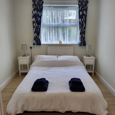 Cheerful, Cosy, One Bedroom Home With Patio And Parking Newbury  Extérieur photo