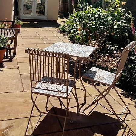 Cheerful, Cosy, One Bedroom Home With Patio And Parking Newbury  Extérieur photo