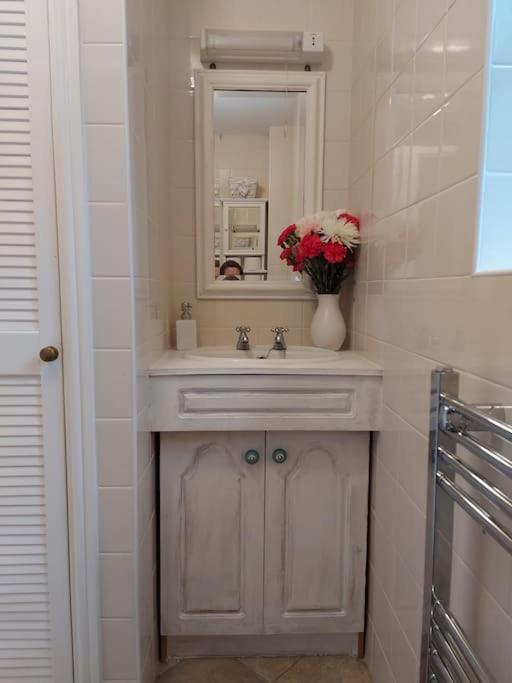Cheerful, Cosy, One Bedroom Home With Patio And Parking Newbury  Extérieur photo