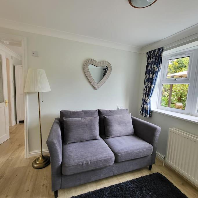 Cheerful, Cosy, One Bedroom Home With Patio And Parking Newbury  Extérieur photo