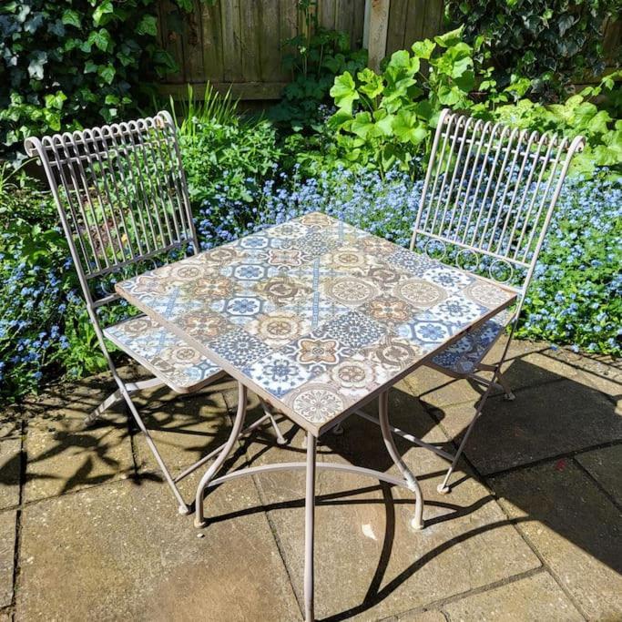Cheerful, Cosy, One Bedroom Home With Patio And Parking Newbury  Extérieur photo